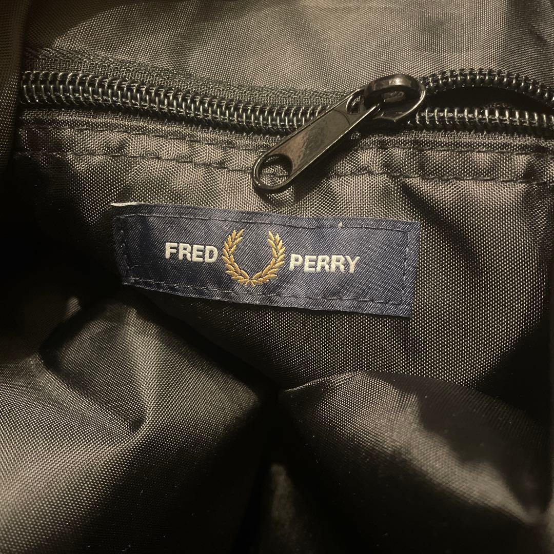 FRED PERRY ブラック ドラムバッグ ボストン