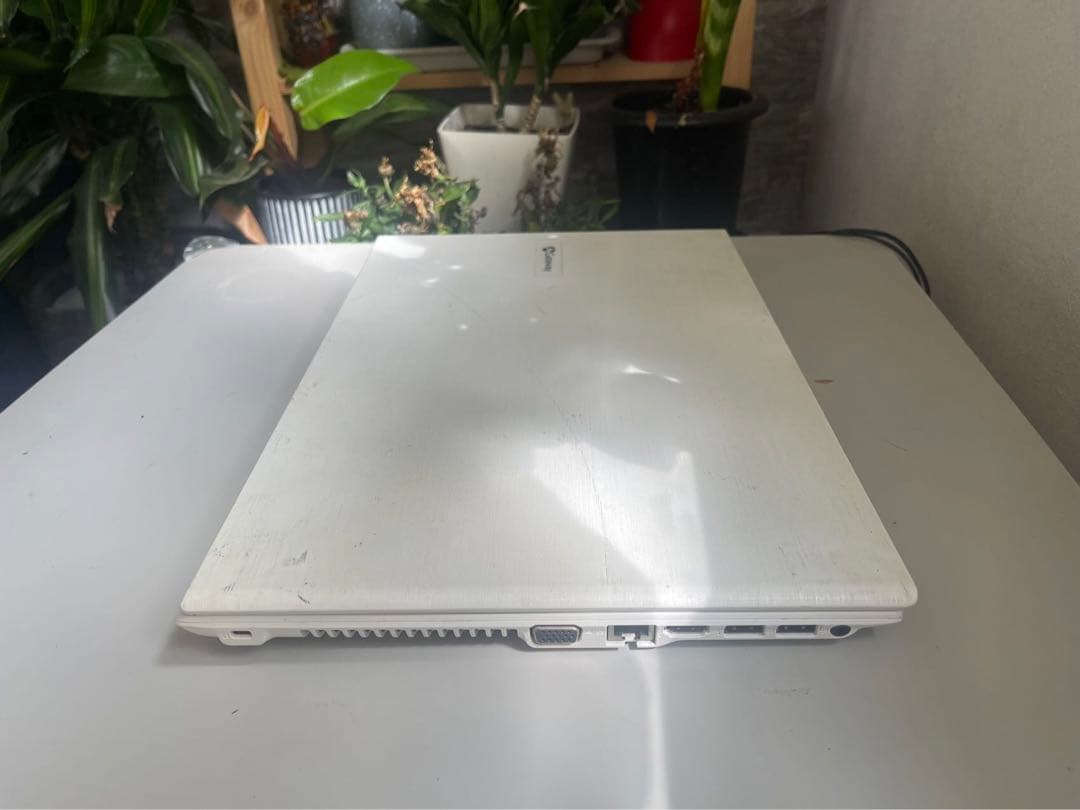 Gateway NE573-A14G/F ホワイトパソコンノ-ト