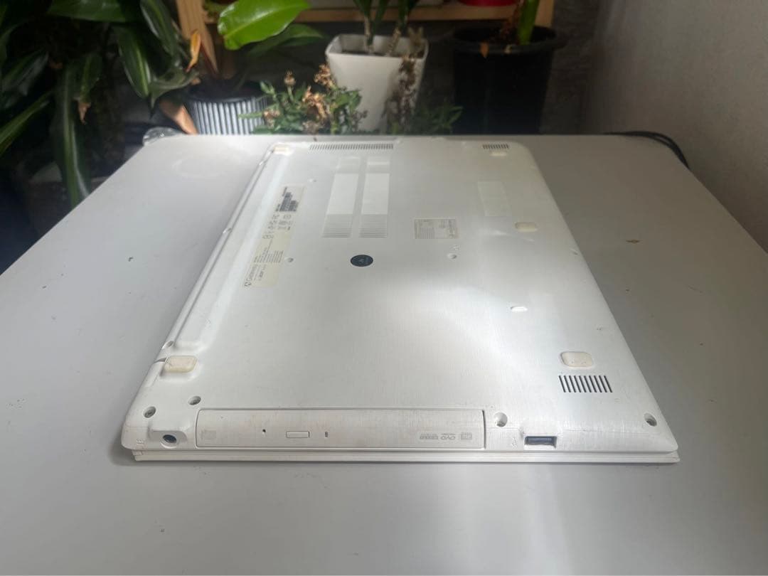 Gateway NE573-A14G/F ホワイトパソコンノ-ト