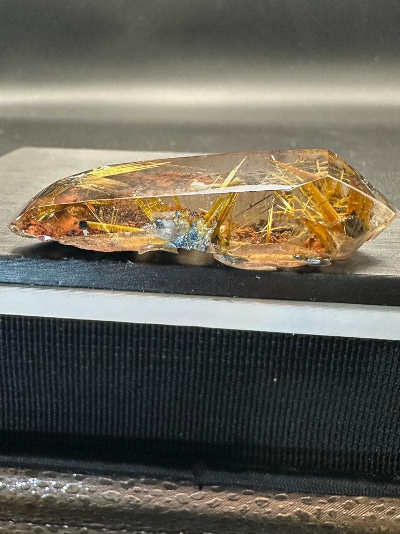 ゴールドルチルクォーツ