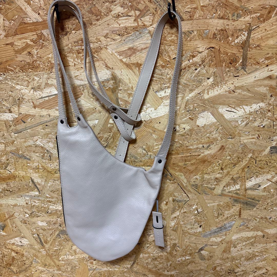 sarah pacini 本革レザー ボディバッグ ショルダーバッグベージュ