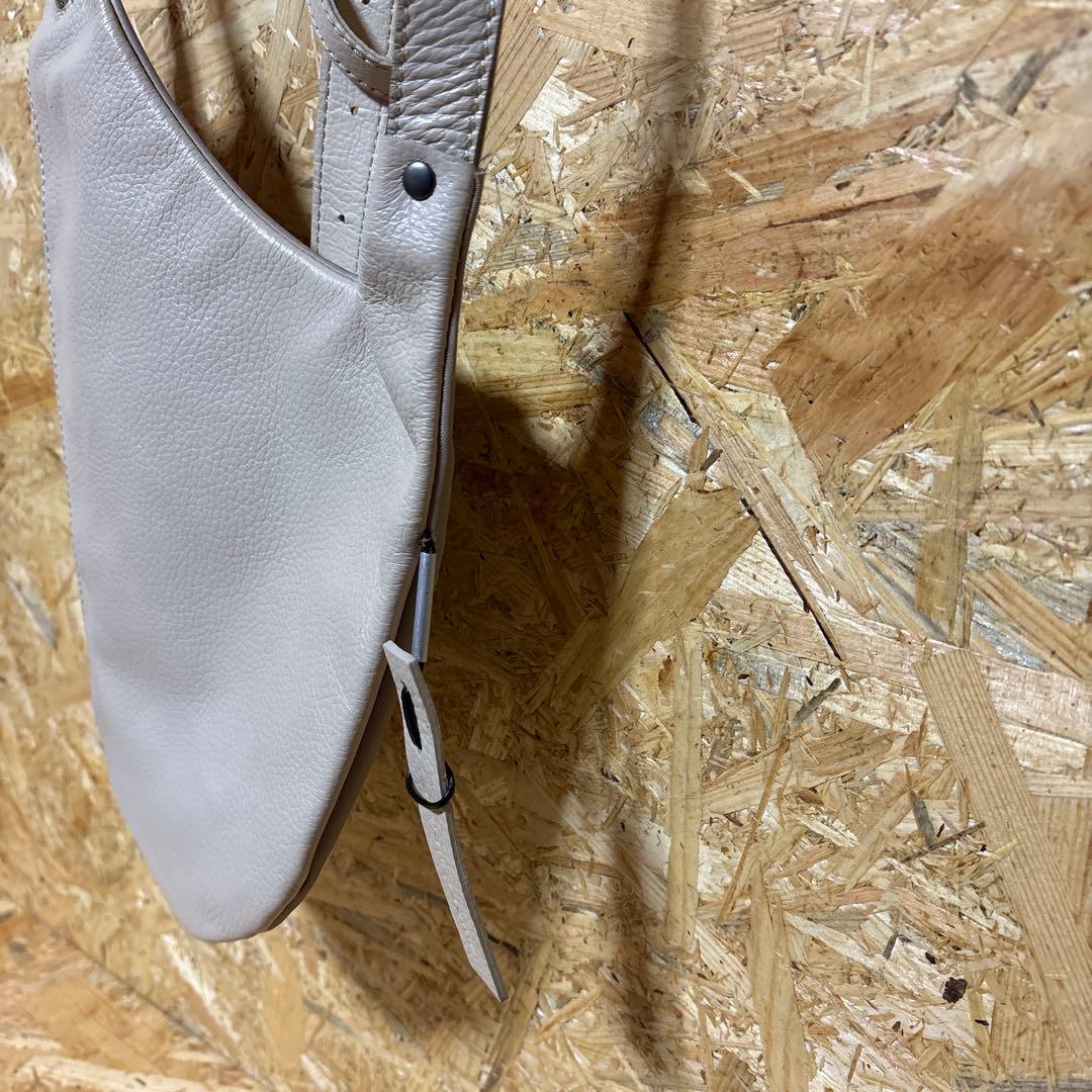 sarah pacini 本革レザー ボディバッグ ショルダーバッグベージュ