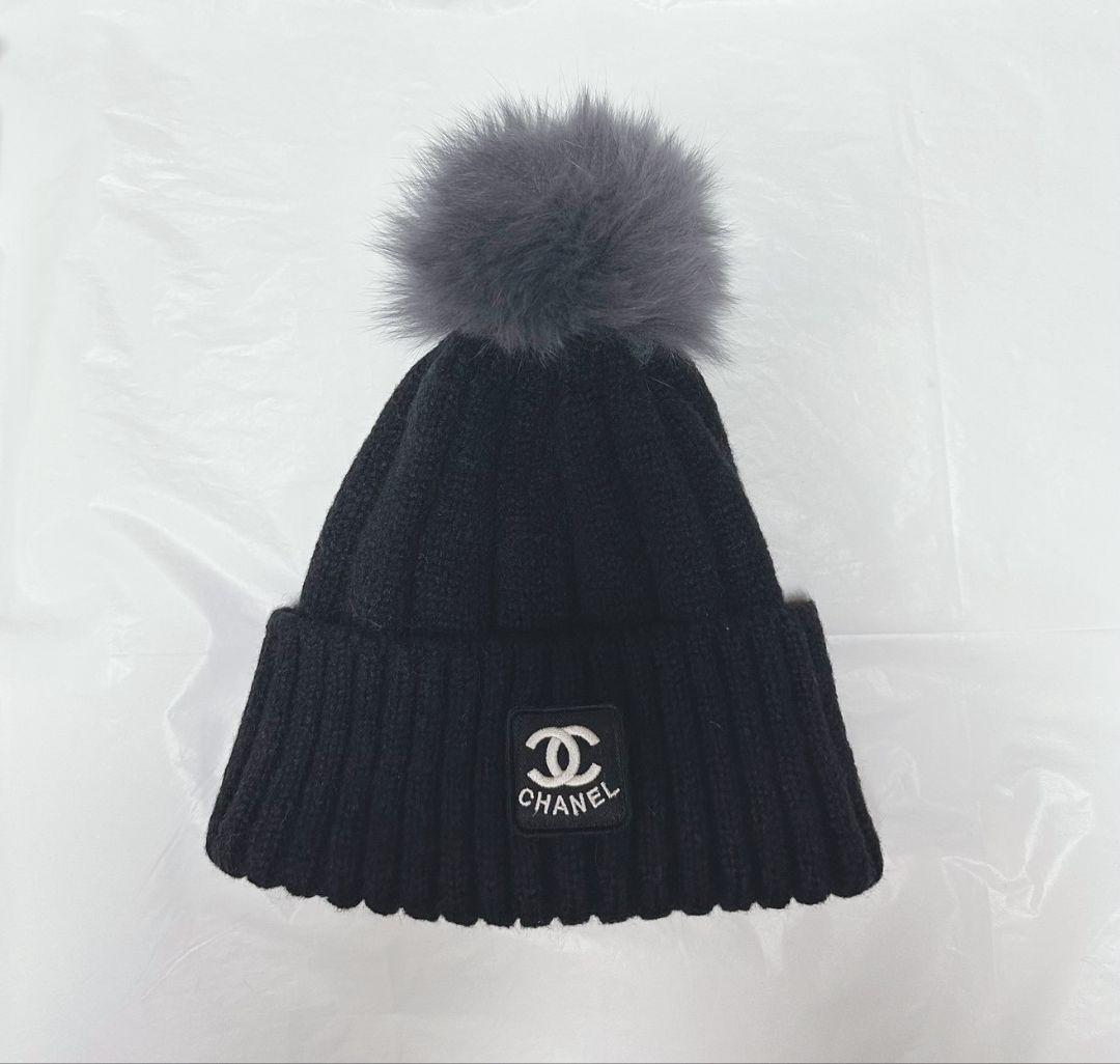 CHANEL ブラックニット帽 ボンボン付き