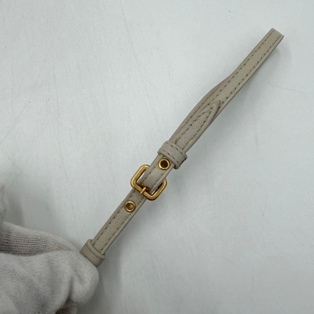 【美品】ミュウミュウ ポーチ 小物入れ ウォレット フラワー ロゴ ナッパレザー