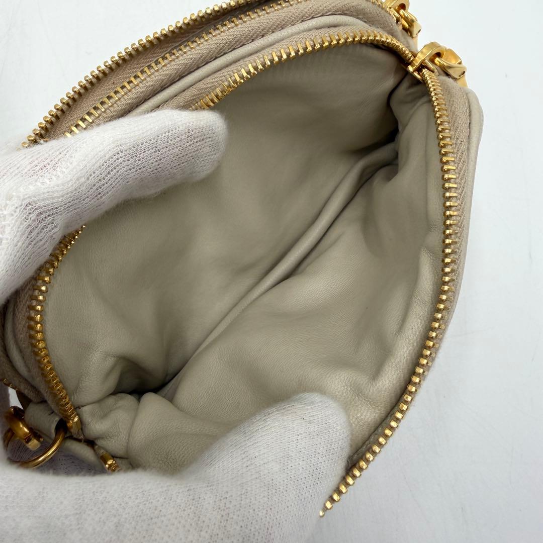 【美品】ミュウミュウ ポーチ 小物入れ ウォレット フラワー ロゴ ナッパレザー