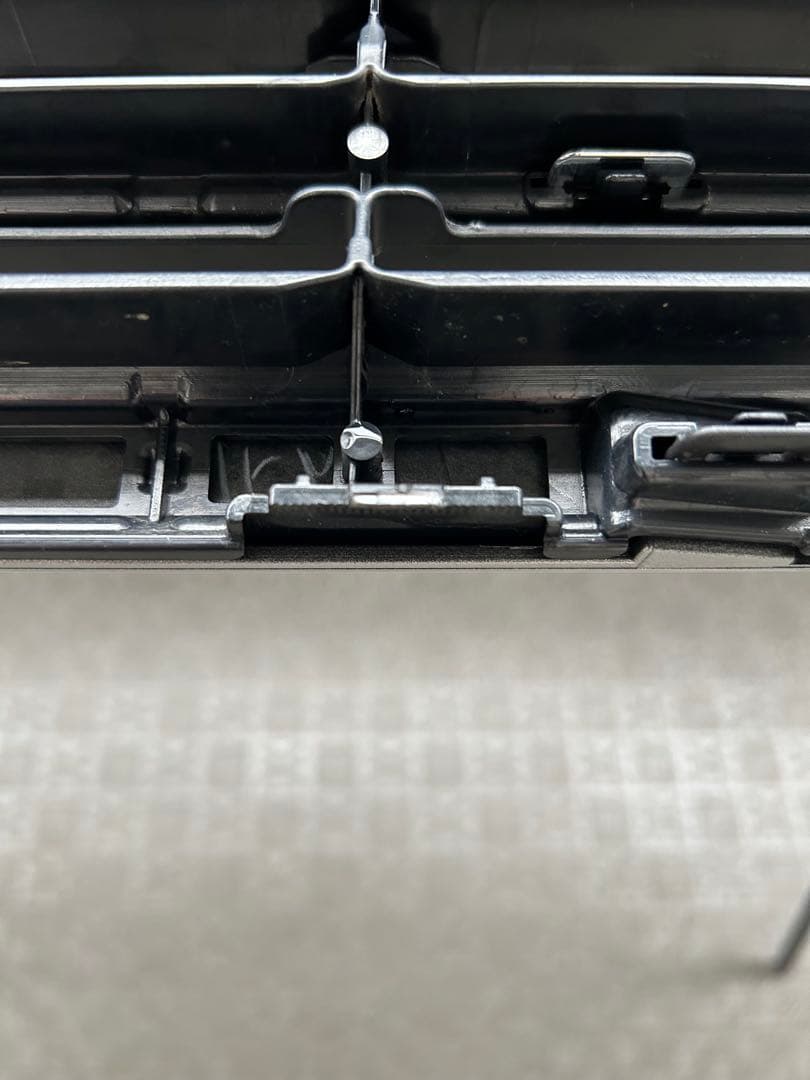 ランドクルーザー300 グリル