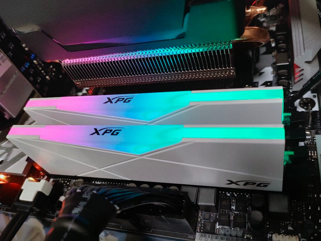 XPG SPECTRIX D50 計32GB DDR4-3200MHz メモリー