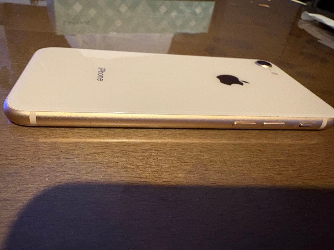 iPhone8 ゴールド 画面一部白飛び