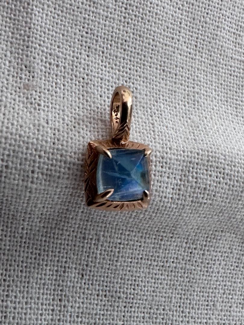 agete アガット　K10ブルートパーズチャーム　ネックレス　チャーム