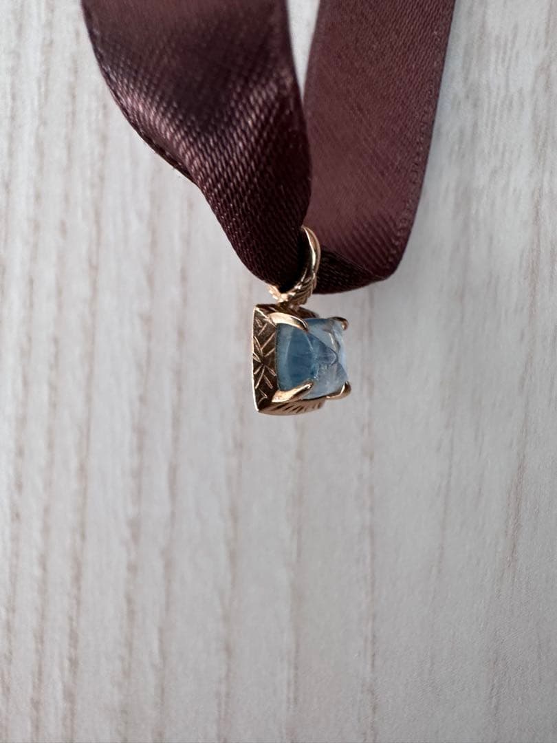 agete アガット　K10ブルートパーズチャーム　ネックレス　チャーム