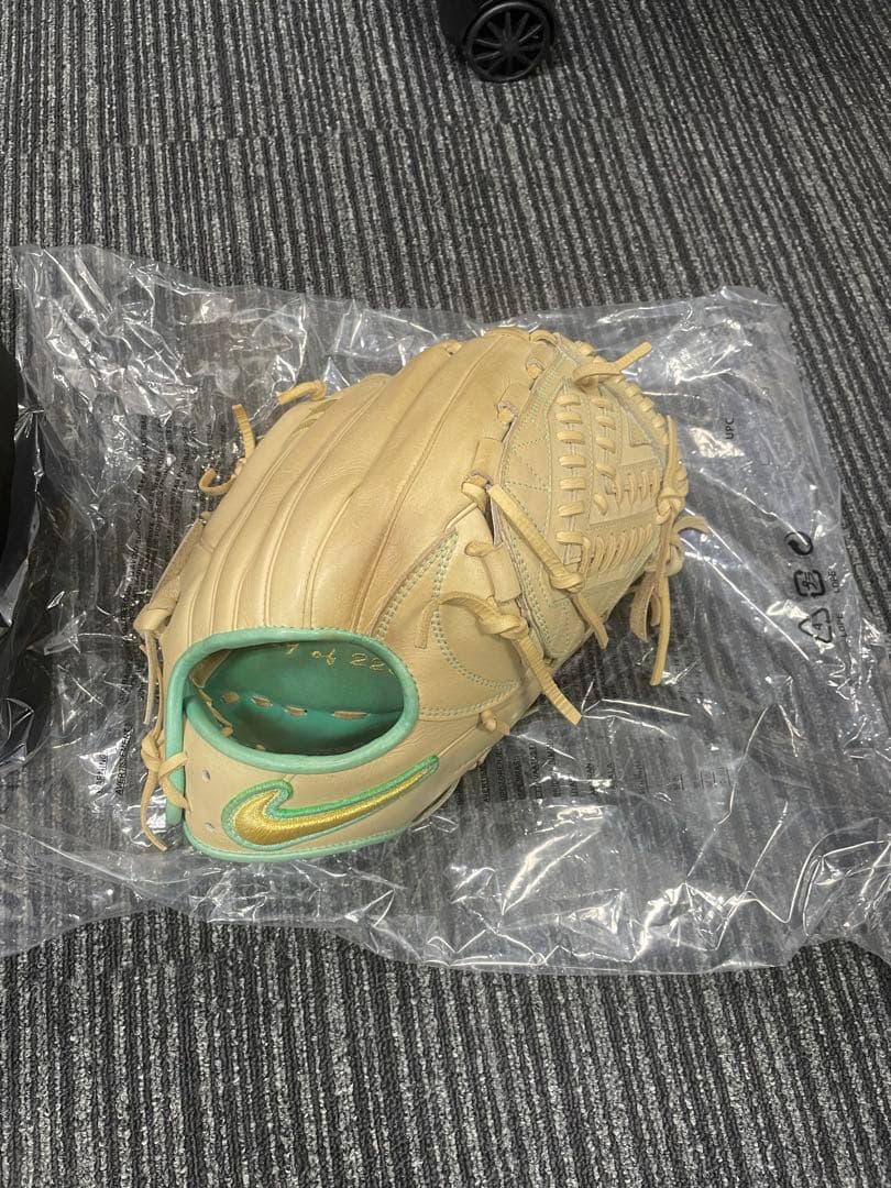 ナイキ 硬式野球グローブ アメリカ限定日本製投手用　220個限定グローブ