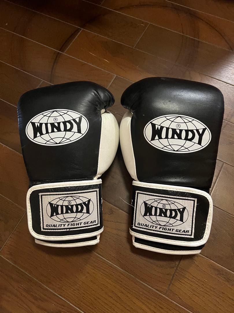 WINDY ボクシンググローブ 14 OZ ブラック　ホワイト