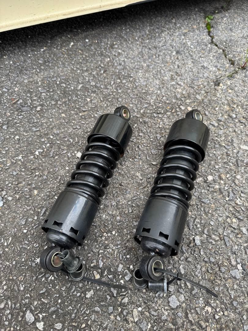 ハーレースポーツスターローダウン用リアサスペンション？2003年式についてました