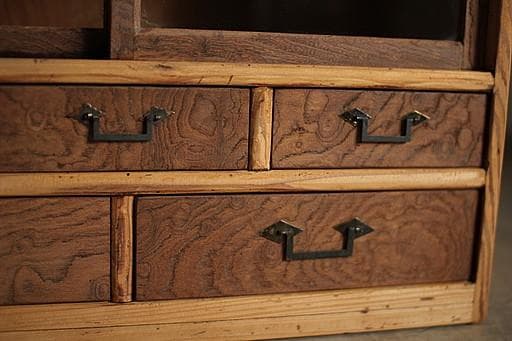 古い小ぶりな木枠のガラス戸棚×小引き出し5杯　食器棚　古家具　古民家