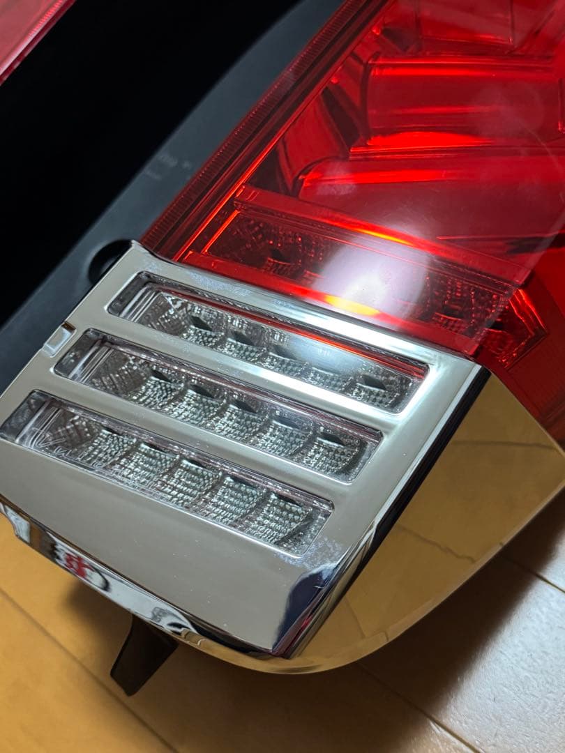 VALENTI 80 ノア・ヴォクシー・エスクァイア ジュエルLEDテールランプ