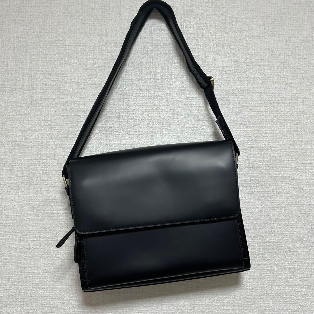 ⭐本革⭐メンズ ショルダーバッグ 斜め掛け メッセンジャー A4対応 光沢感