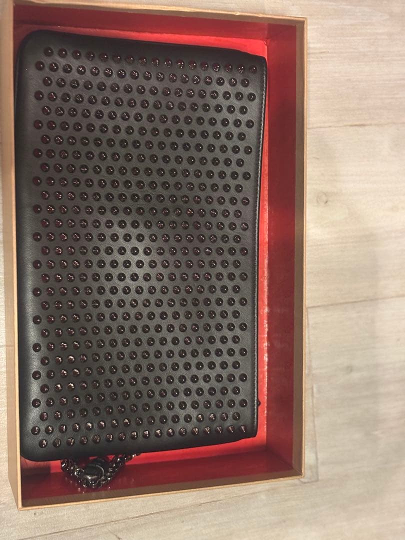 クリスチャンルブタンスタッズ付き黒レザー バッグ