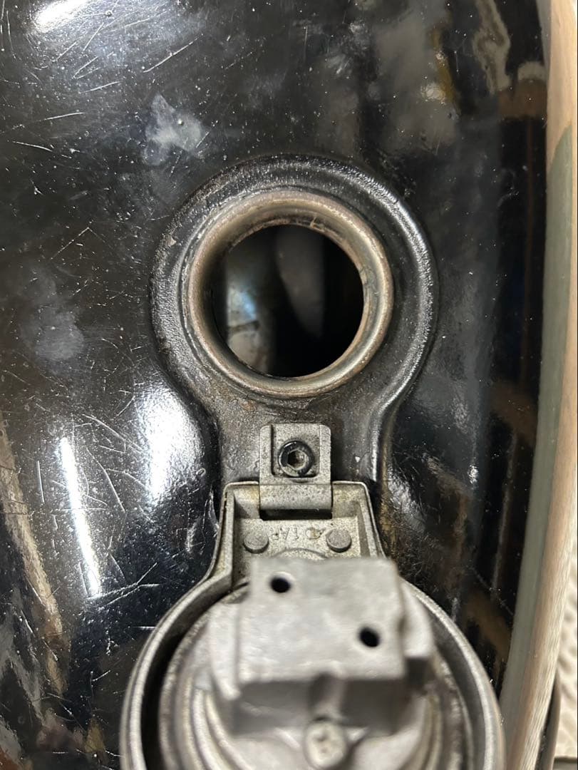 ヤマハ　SR400 1JR 純正タンク　凹み箇所あり