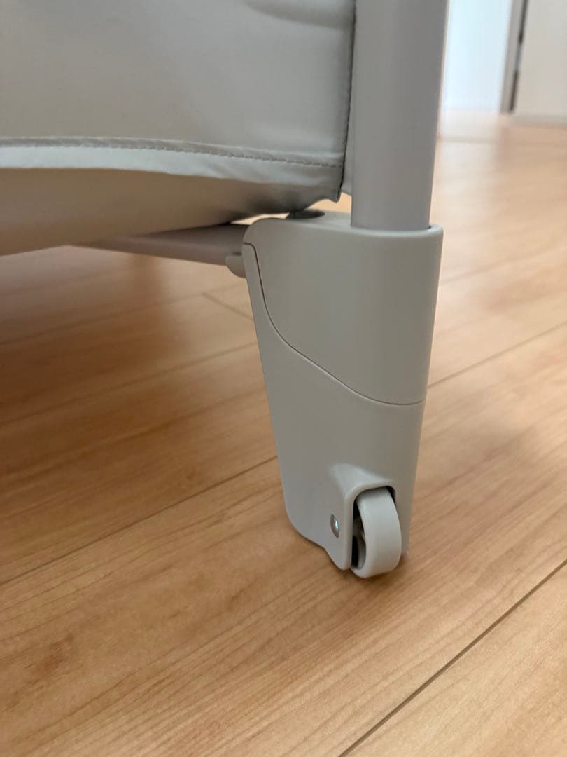 アップリカ　ココネルエアー グレー