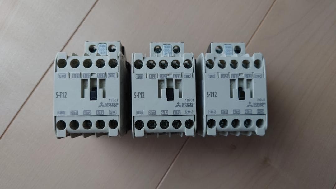 電磁接触器　三菱S-T12　３０台　　coil電圧AC200V