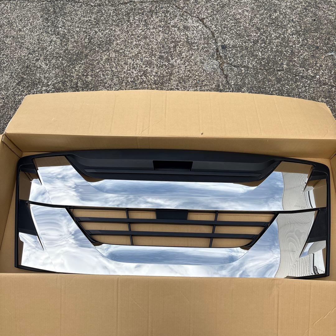 いすゞギガ純正クロームメッキグリル　中古品