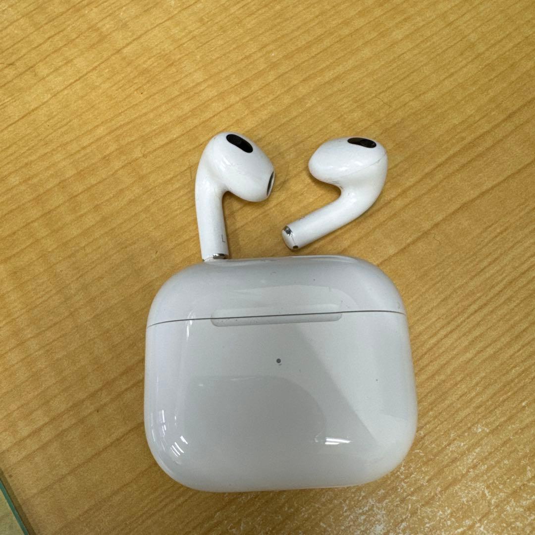 Apple AirPods 第3世代 ホワイト 充電ケース付き