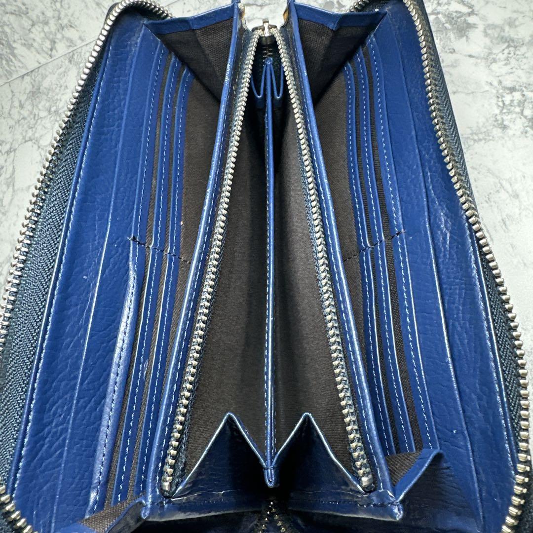 クロコ型押しレザー長財布　ラウンドファスナー　オーブ　ブルー　タッセル付き