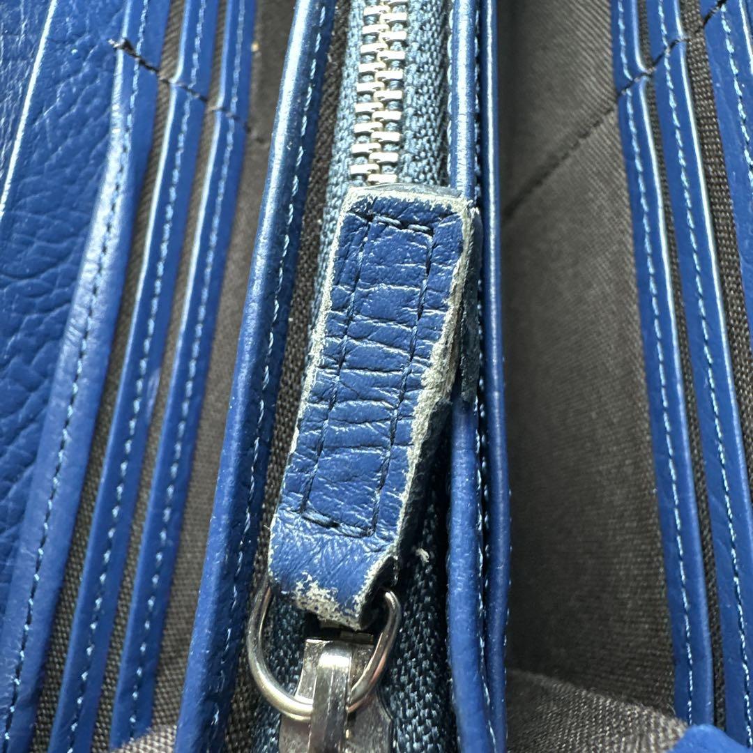 クロコ型押しレザー長財布　ラウンドファスナー　オーブ　ブルー　タッセル付き