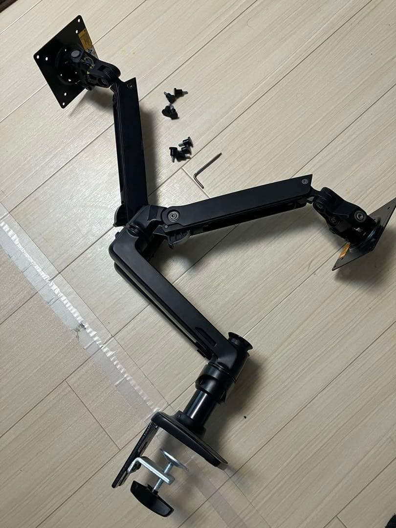 Amazonベーシック デュアルディスプレイモニターアームK001395