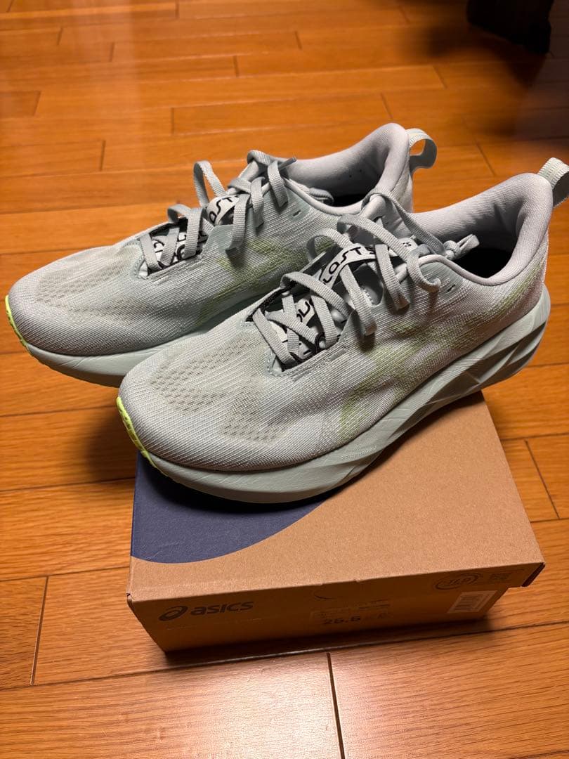 アシックスNOVABLAST 5