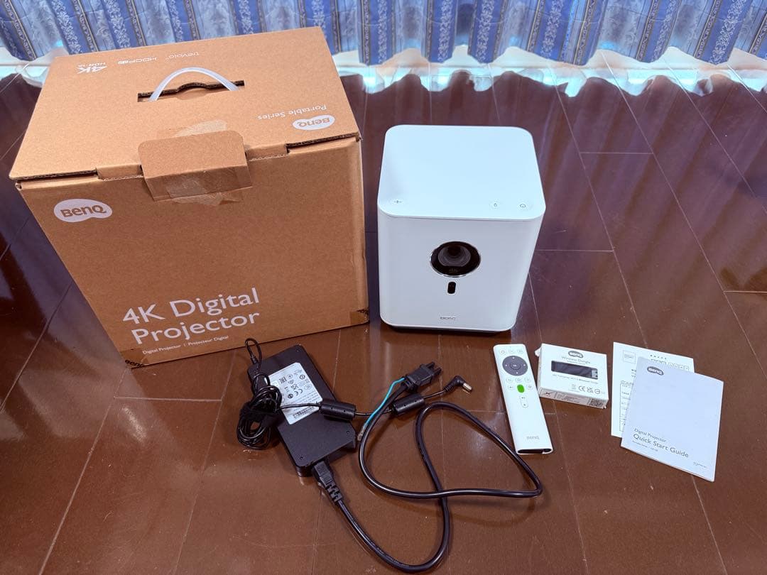 BenQ GK100 DLP 4K UHD 短焦点 プロジェクター