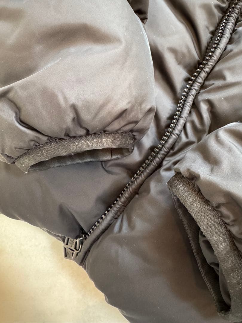 【最終お値下げ】MONCLER モンクラー ダウンジャケット 白ワッペン