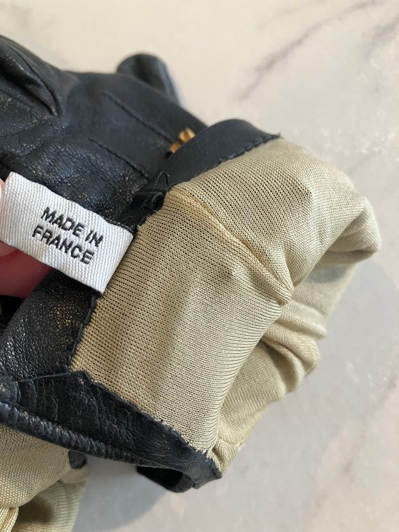 ディオール　グローブ　レザー手袋 黒 カデナ、鍵チャーム付き　Dior