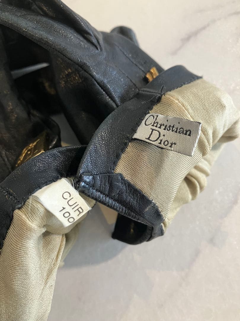 ディオール　グローブ　レザー手袋 黒 カデナ、鍵チャーム付き　Dior
