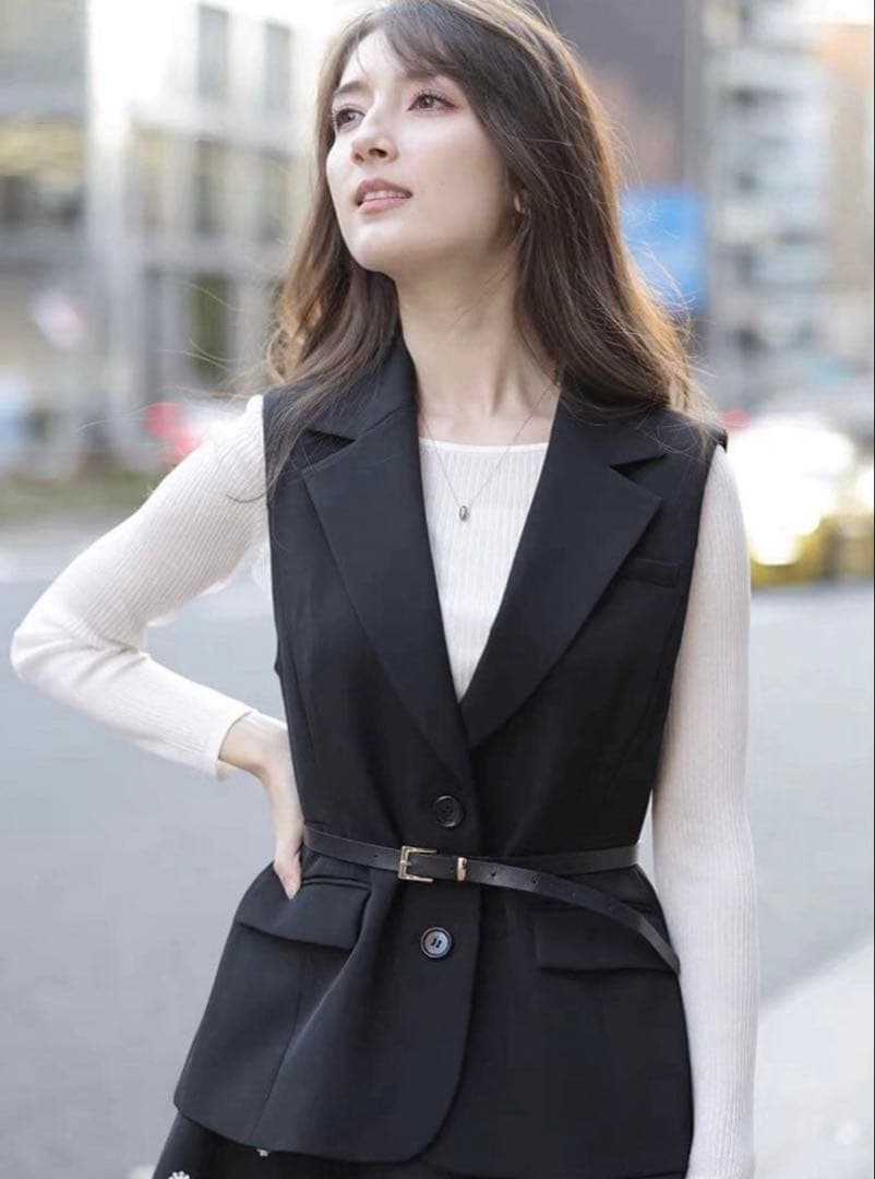 【美品】アプワイザーリッシェ　ウエストシェイプジレ　ペプラム　ベスト　ブラック