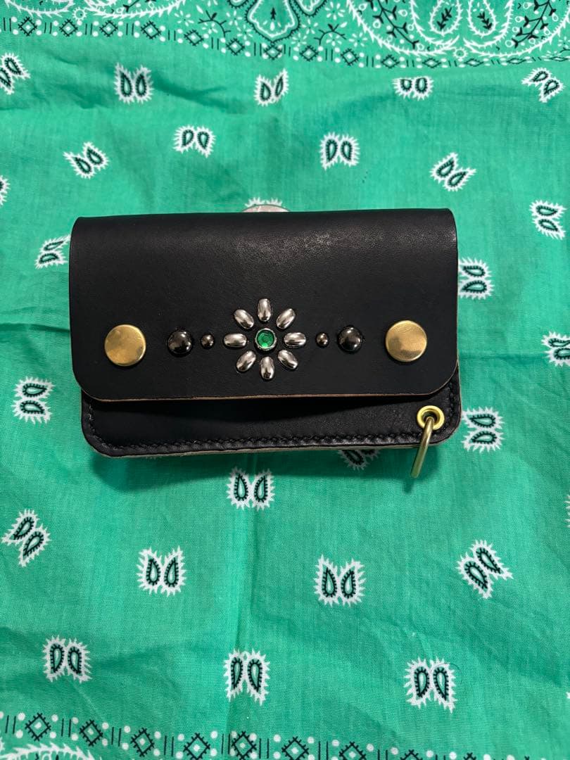 ミドルトラッカーウォレット　三層　ハンドメイド　ヌメ革　　 丘染め　スタッズ