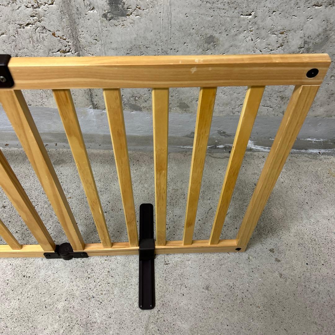 清掃済　ちょっとおくだけとおせんぼ　木製スマートワイドウッディー　ベビーゲート