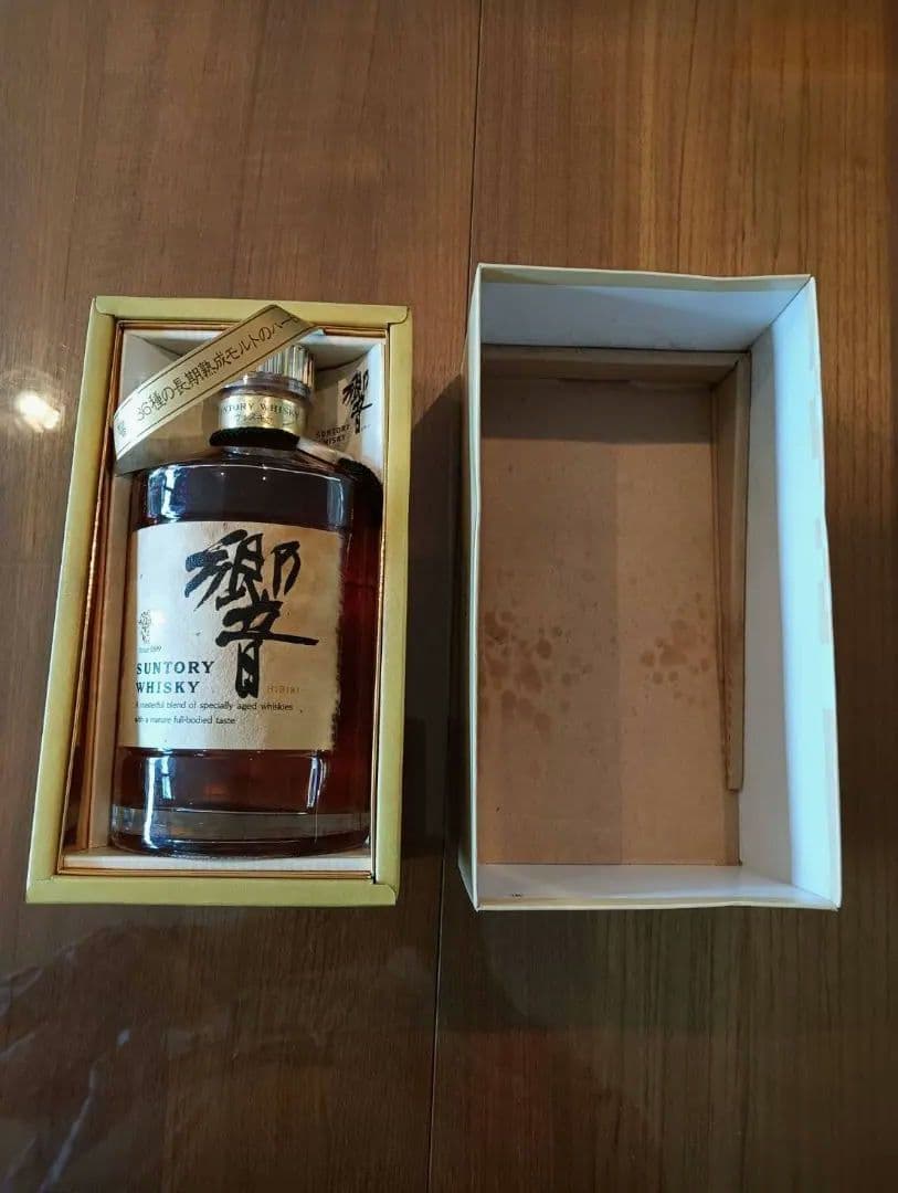 Suntory 響 700ml 箱付き