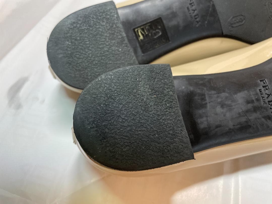 極美品 PRADA ベージュエナメル フラットパンプス バレリーナ　25.5JP