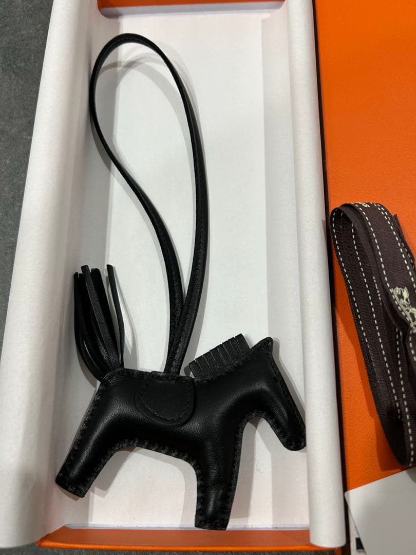 新品・K刻印　エルメス　ロデオチャーム　PM　ノワール　ソーブラック