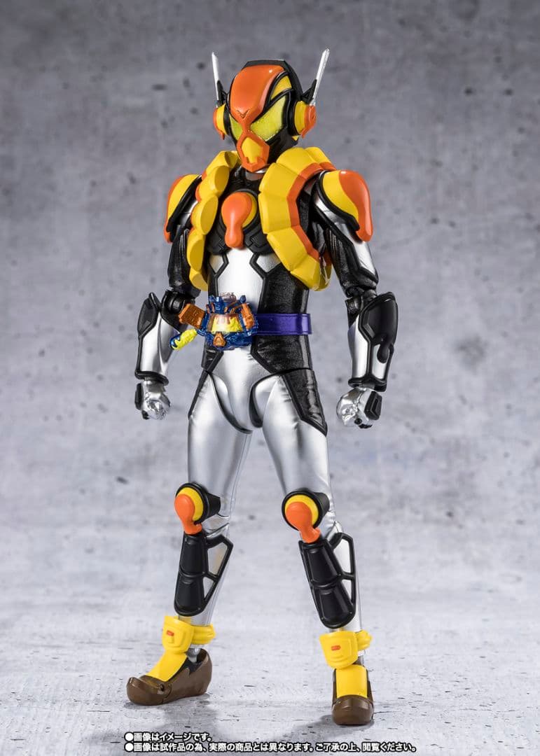 ヤ*読様 新品　フィギュアーツ　仮面ライダーヴラム