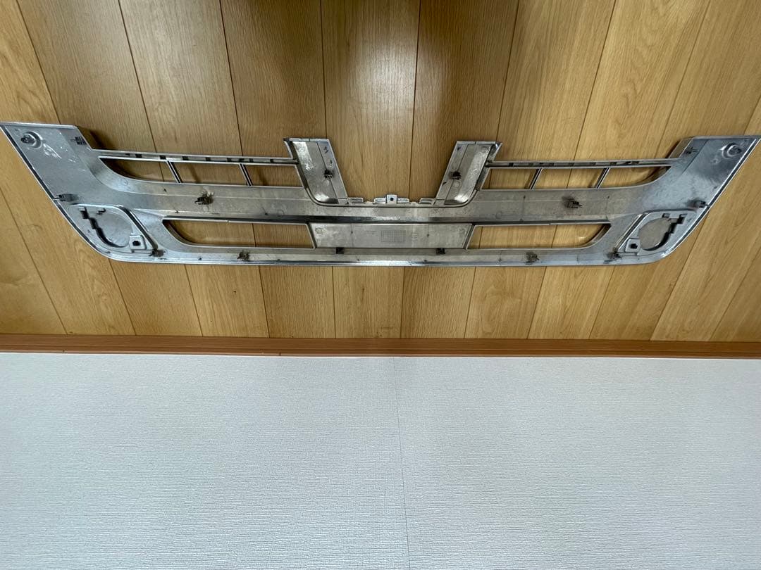 いすゞ　ファイブスターギガ　インナーグリル