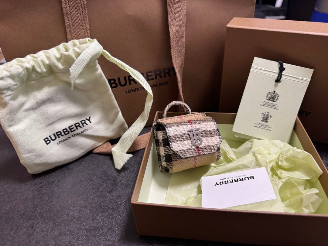 Burberry AirPodsケース