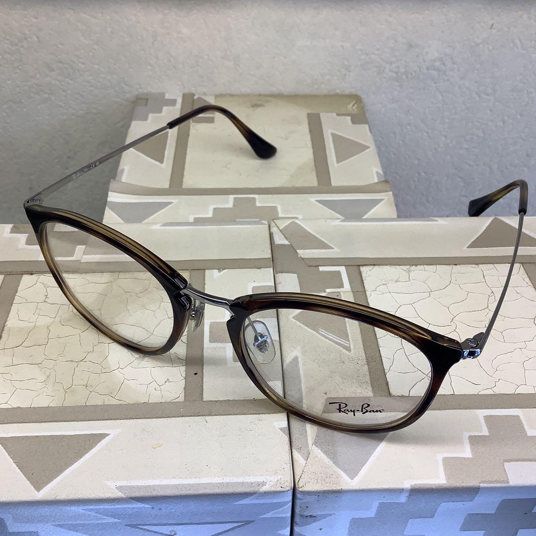 クルマの中でも色が変わる！　可視光線調光レンズ×レイバンRX7140