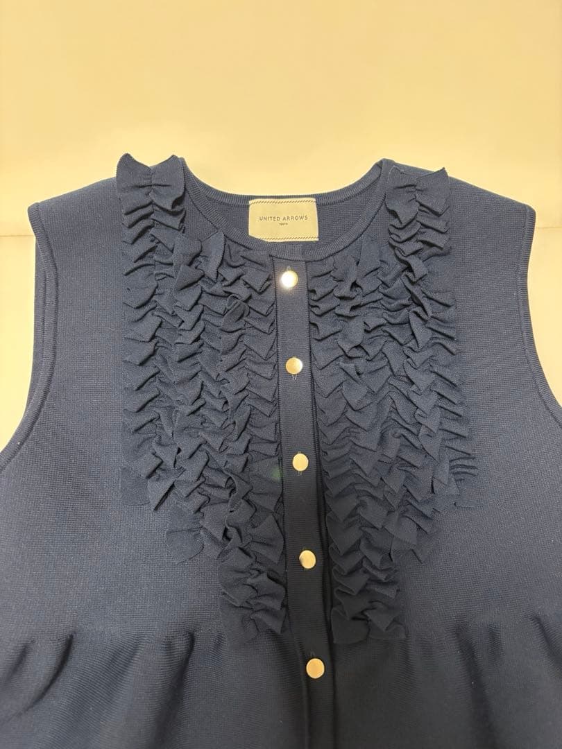 【美品】ユナイテッドアローズ ミニフリル ニットベスト　ネイビー