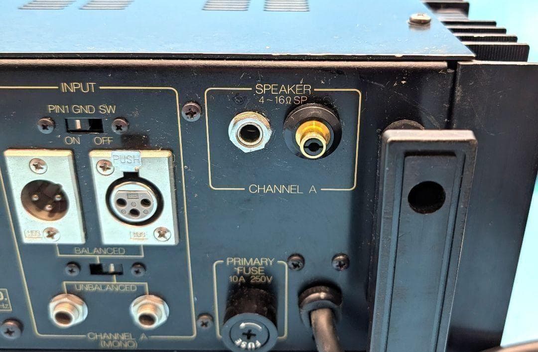 ヤマハ　YAMAHA PC1002 業務用 2ch パワーアンプ