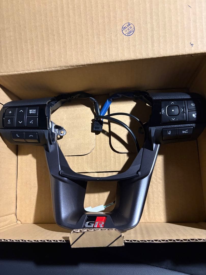 ハイラックスGRスポーツステアリングホイール用パーツ