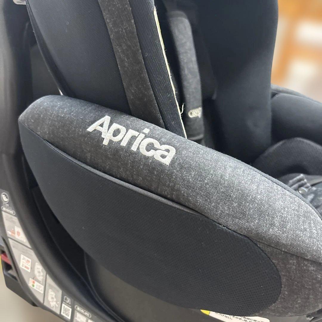 【美品】Aprica 車用チャイルドシート ブラック　ISOFIX