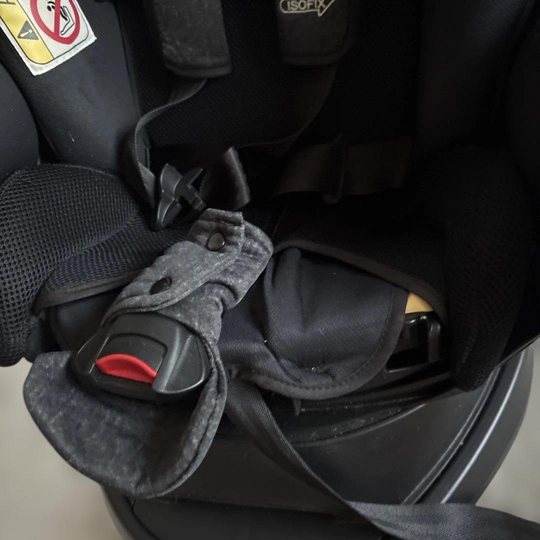 【美品】Aprica 車用チャイルドシート ブラック　ISOFIX