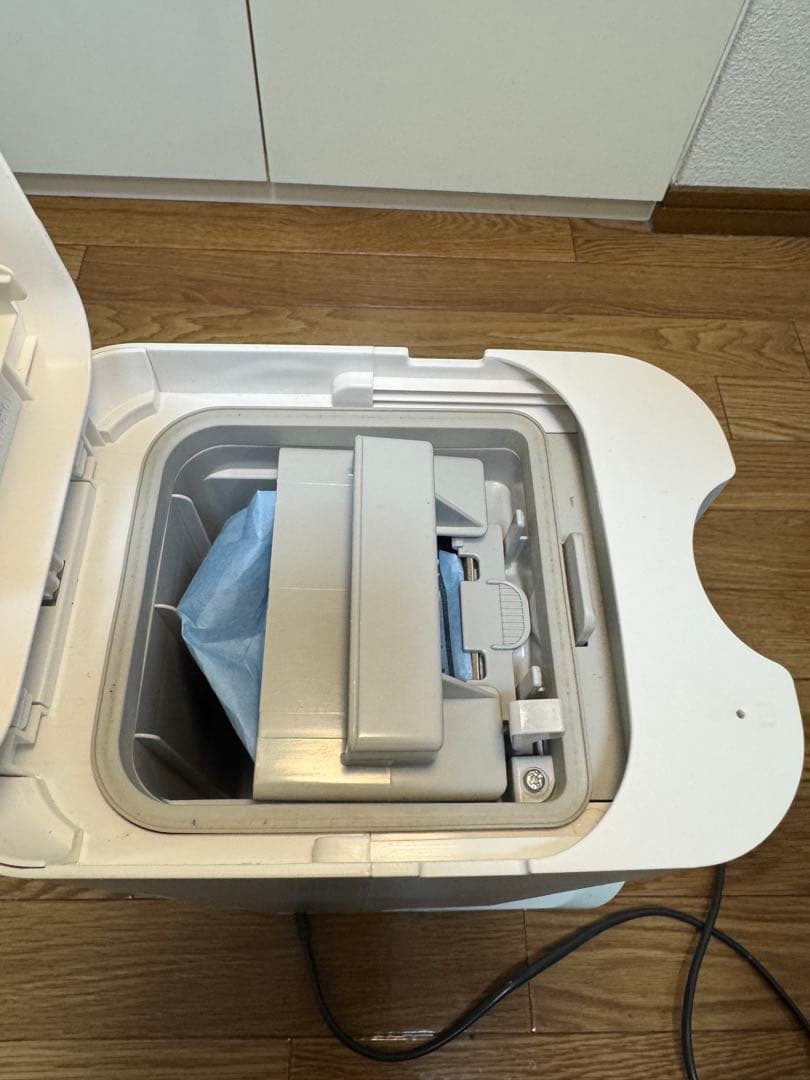 ジ*ン様 掃除機　2025年/3月バッテリ交換済み　パナソニック　MC-NS10